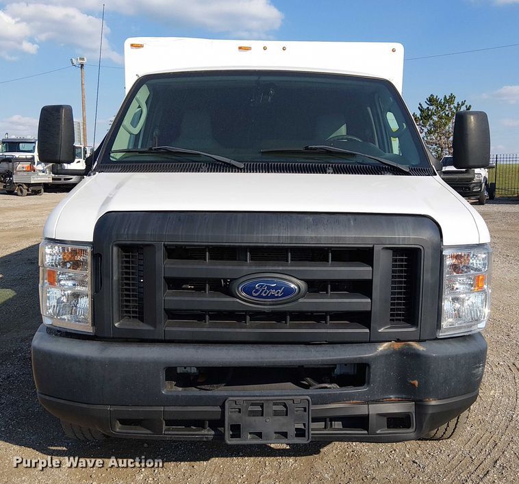 image for item EG8262 2018 Ford E450 Super Duty delivery truck