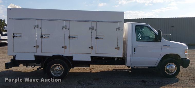 image for item EG8262 2018 Ford E450 Super Duty delivery truck