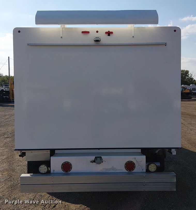 image for item EG8262 2018 Ford E450 Super Duty delivery truck