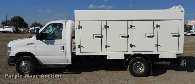 image for item EG8262 2018 Ford E450 Super Duty delivery truck