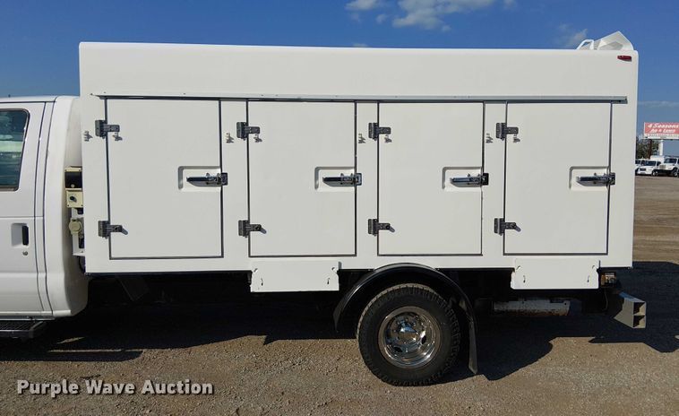 image for item EG8262 2018 Ford E450 Super Duty delivery truck