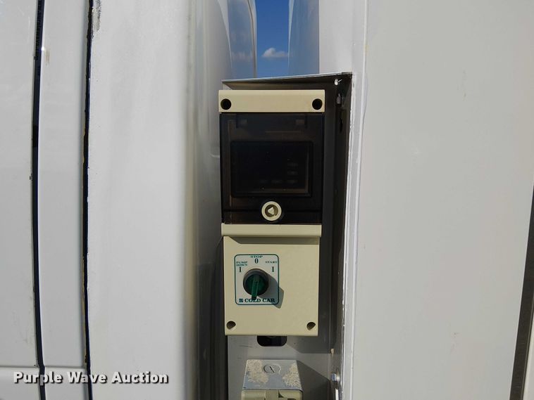 image for item EG8262 2018 Ford E450 Super Duty delivery truck