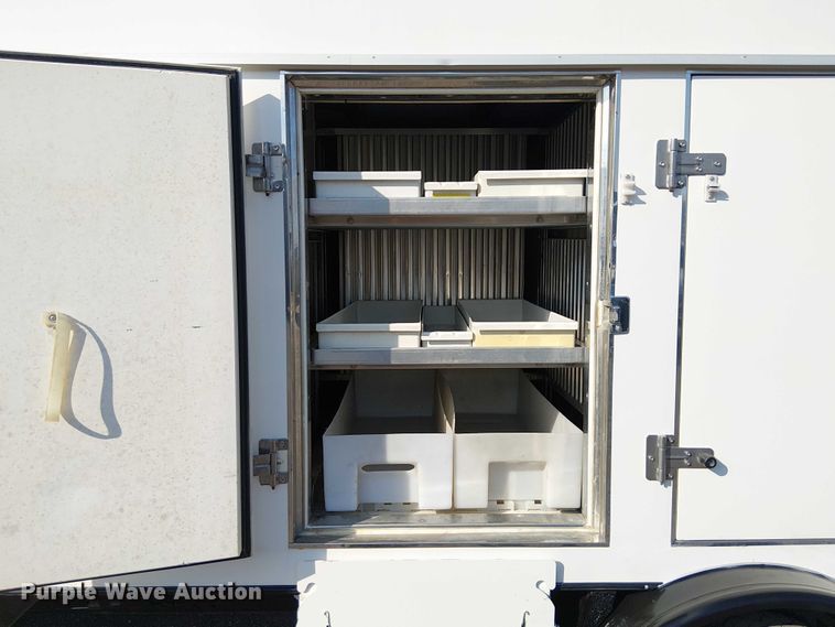 image for item EG8262 2018 Ford E450 Super Duty delivery truck