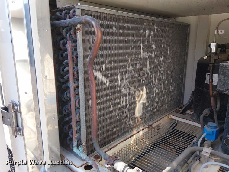 image for item EG8262 2018 Ford E450 Super Duty delivery truck