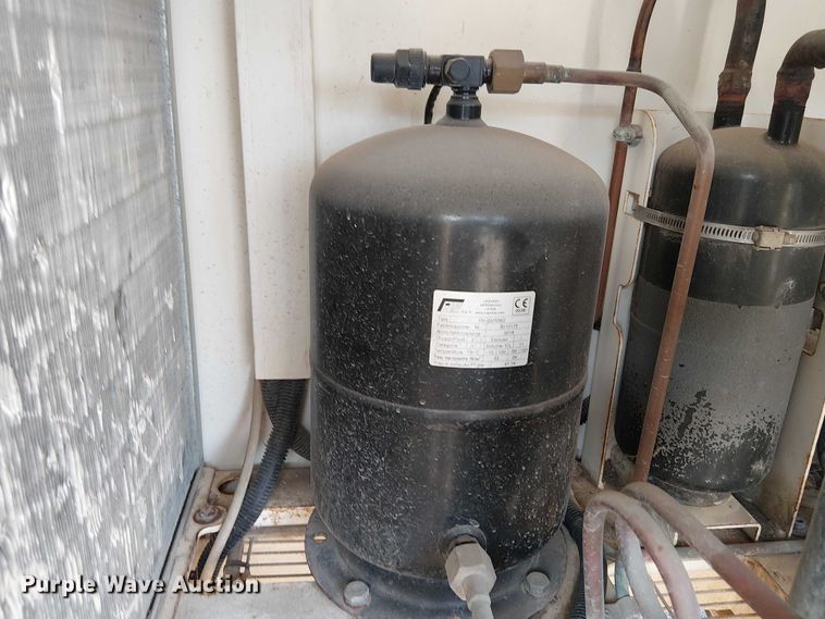 image for item EG8262 2018 Ford E450 Super Duty delivery truck