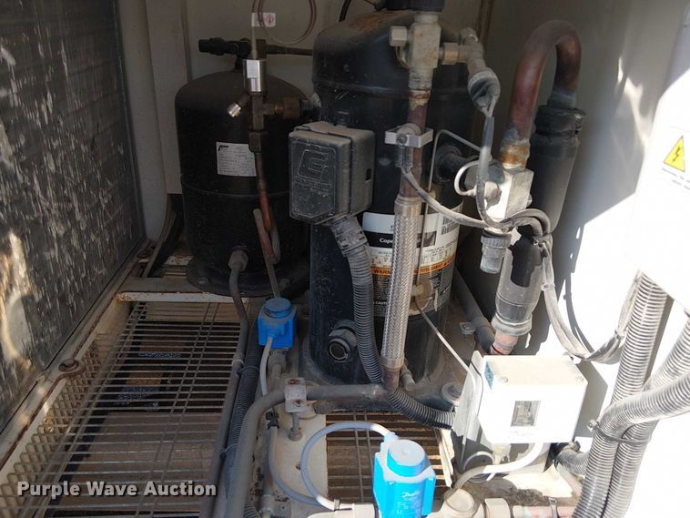 image for item EG8262 2018 Ford E450 Super Duty delivery truck