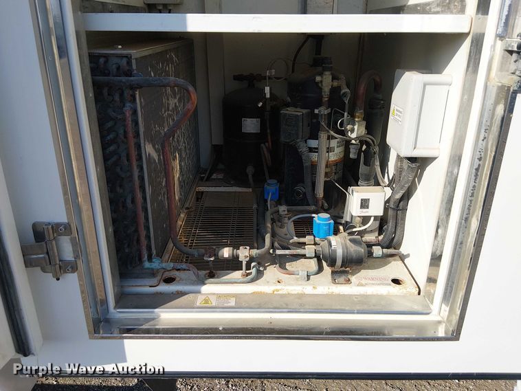 image for item EG8262 2018 Ford E450 Super Duty delivery truck