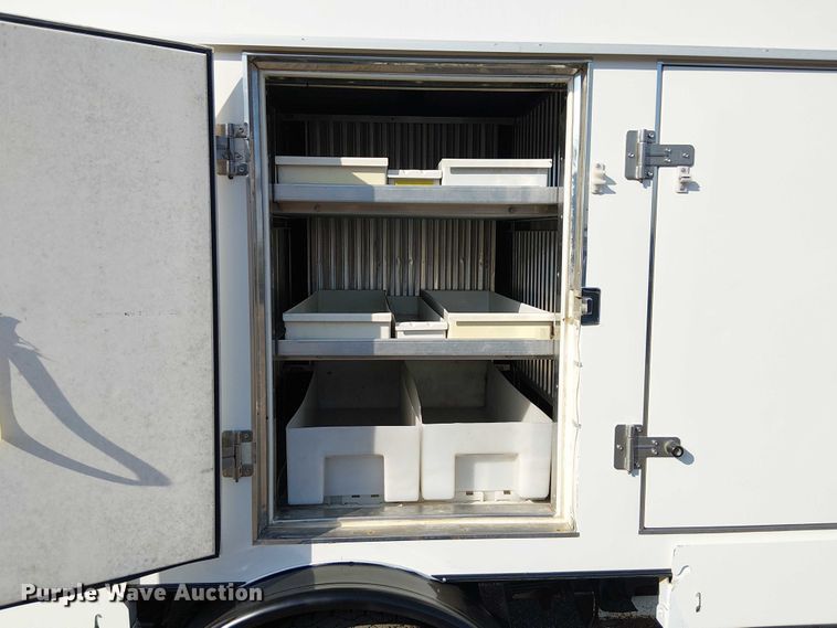 image for item EG8262 2018 Ford E450 Super Duty delivery truck