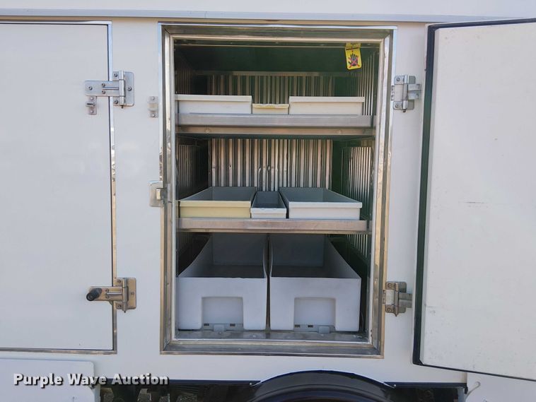 image for item EG8262 2018 Ford E450 Super Duty delivery truck