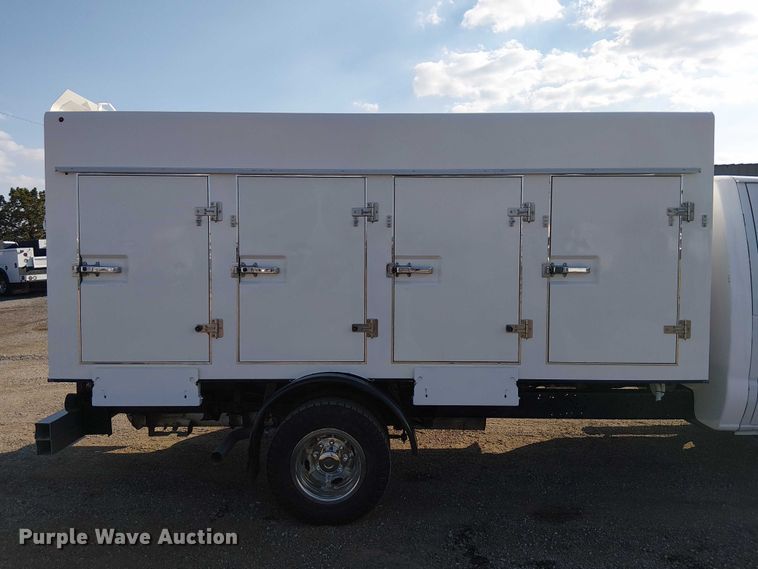 image for item EG8262 2018 Ford E450 Super Duty delivery truck