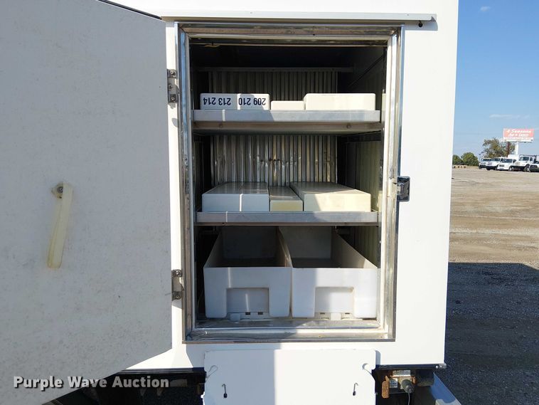 image for item EG8262 2018 Ford E450 Super Duty delivery truck