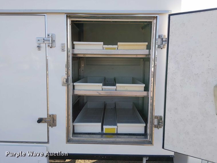 image for item EG8262 2018 Ford E450 Super Duty delivery truck