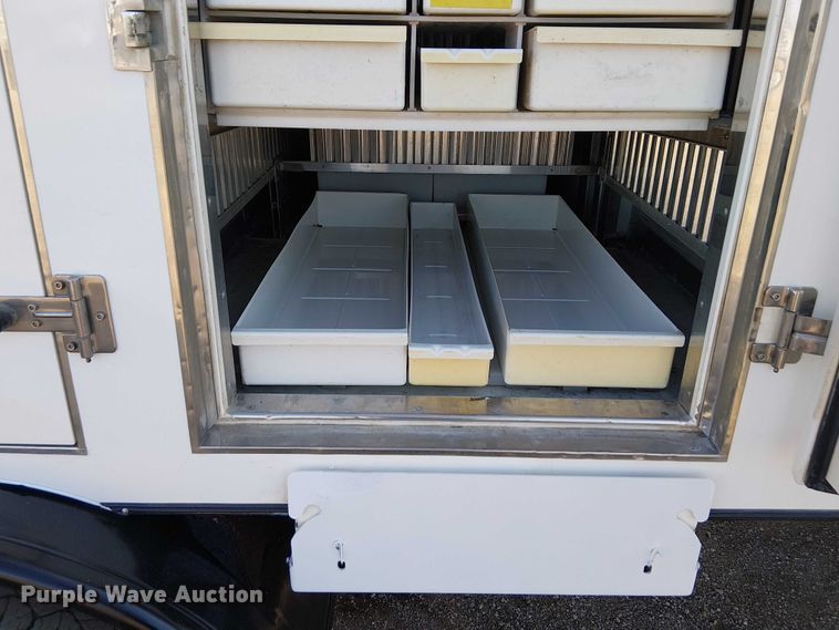 image for item EG8262 2018 Ford E450 Super Duty delivery truck