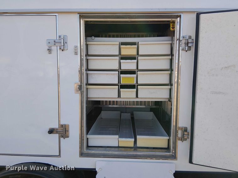 image for item EG8262 2018 Ford E450 Super Duty delivery truck