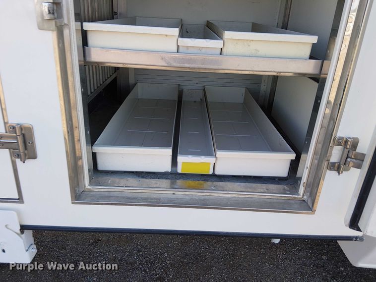 image for item EG8262 2018 Ford E450 Super Duty delivery truck