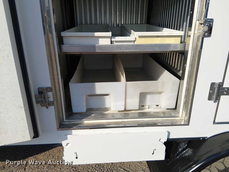 image for item EG8262 2018 Ford E450 Super Duty delivery truck