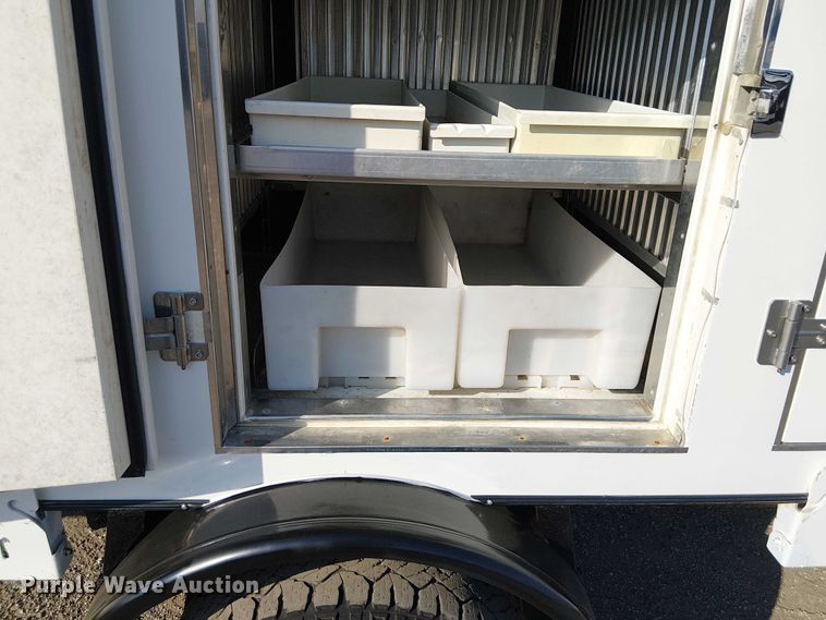 image for item EG8262 2018 Ford E450 Super Duty delivery truck