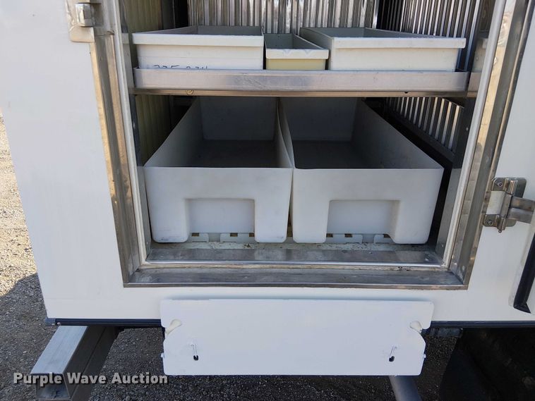 image for item EG8262 2018 Ford E450 Super Duty delivery truck