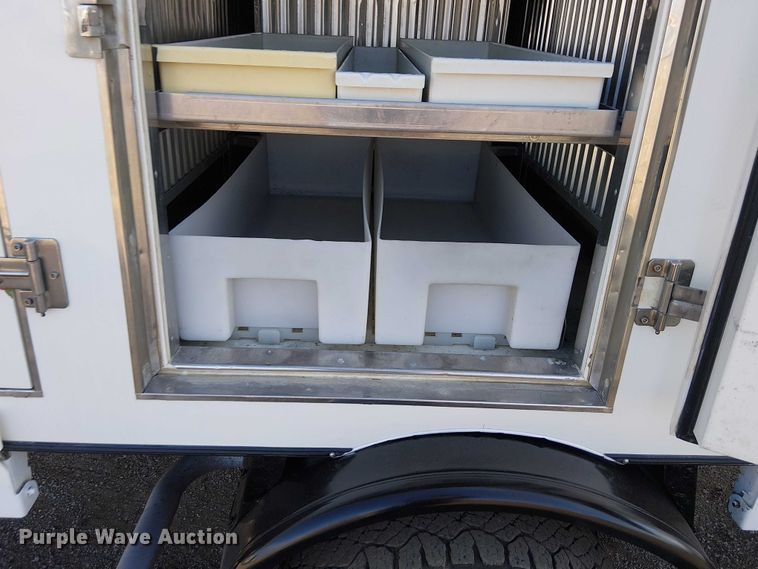 image for item EG8262 2018 Ford E450 Super Duty delivery truck