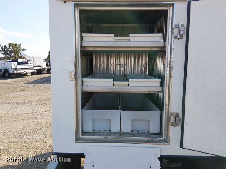 image for item EG8262 2018 Ford E450 Super Duty delivery truck