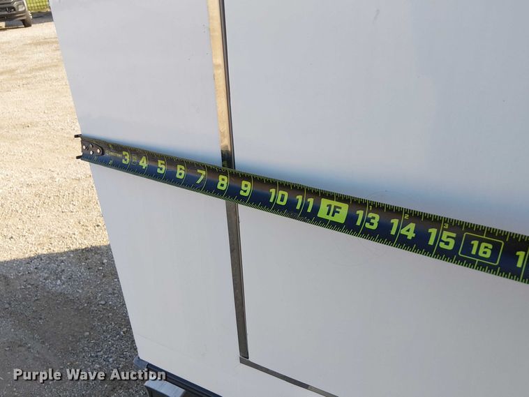 image for item EG8262 2018 Ford E450 Super Duty delivery truck