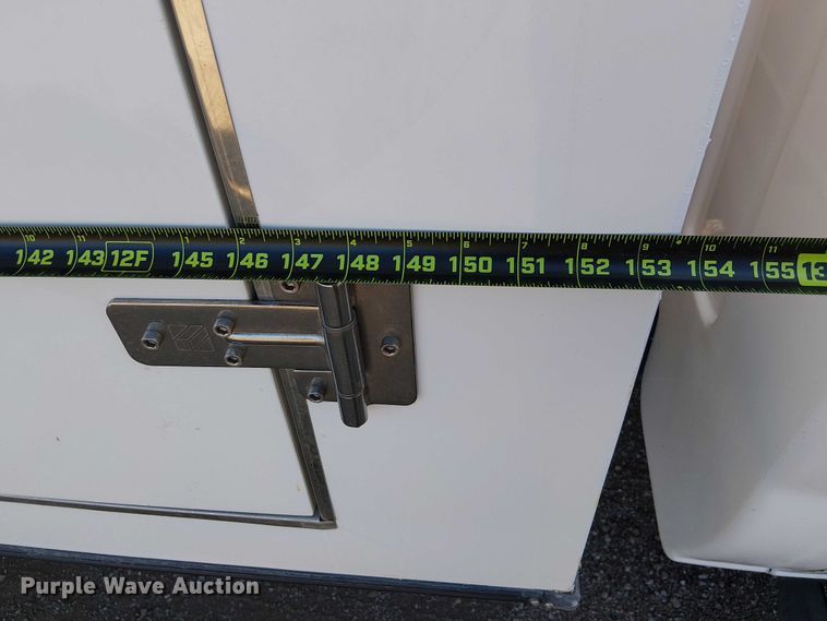 image for item EG8262 2018 Ford E450 Super Duty delivery truck