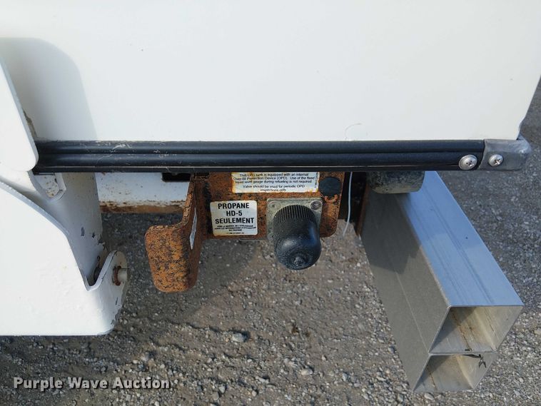 image for item EG8262 2018 Ford E450 Super Duty delivery truck