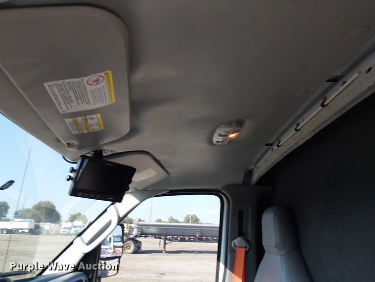 image for item EG8262 2018 Ford E450 Super Duty delivery truck