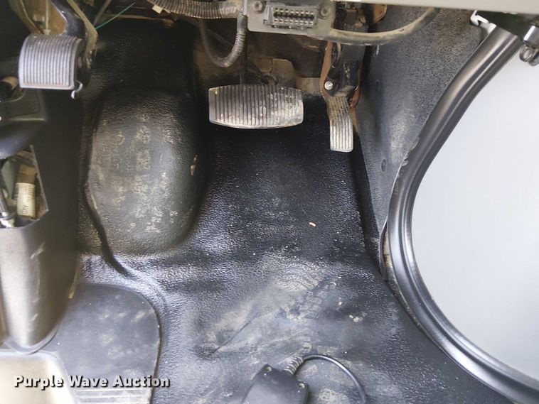 image for item EG8262 2018 Ford E450 Super Duty delivery truck