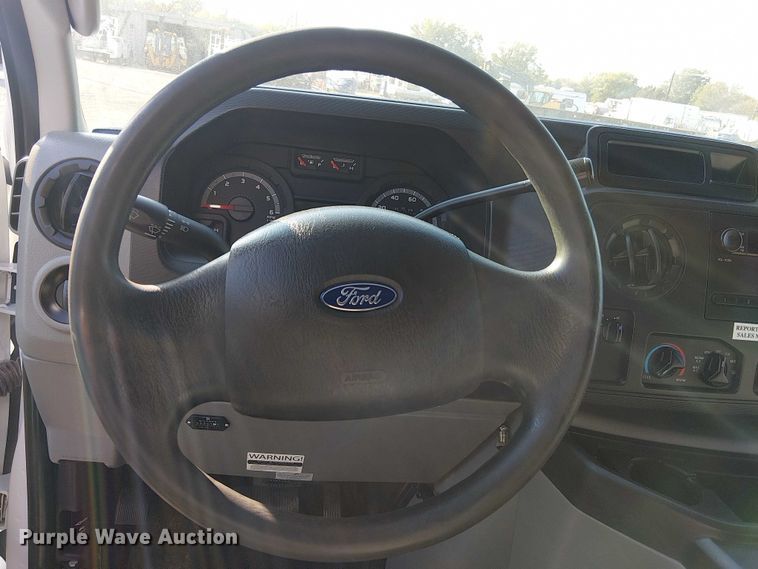 image for item EG8262 2018 Ford E450 Super Duty delivery truck