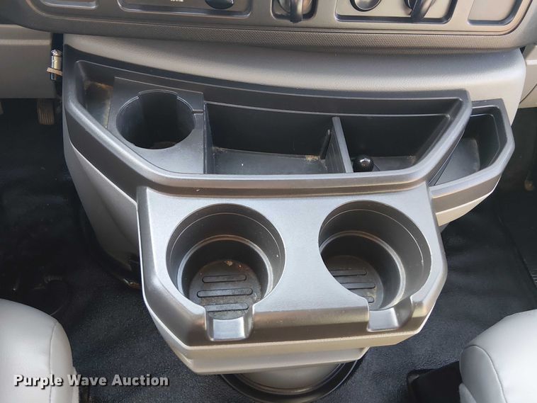 image for item EG8262 2018 Ford E450 Super Duty delivery truck