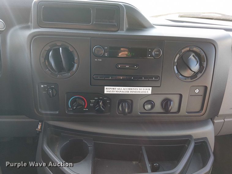 image for item EG8262 2018 Ford E450 Super Duty delivery truck