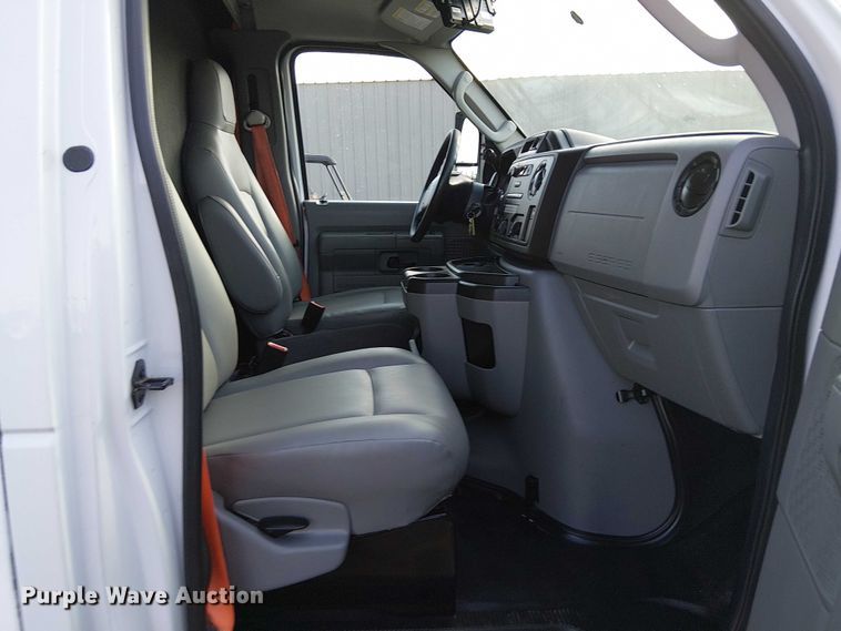 image for item EG8262 2018 Ford E450 Super Duty delivery truck