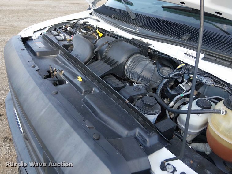 image for item EG8262 2018 Ford E450 Super Duty delivery truck