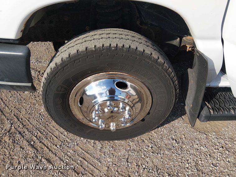 image for item EG8262 2018 Ford E450 Super Duty delivery truck