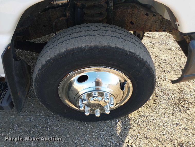 image for item EG8262 2018 Ford E450 Super Duty delivery truck