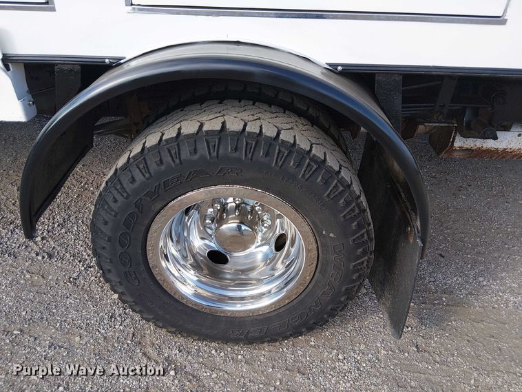 image for item EG8262 2018 Ford E450 Super Duty delivery truck