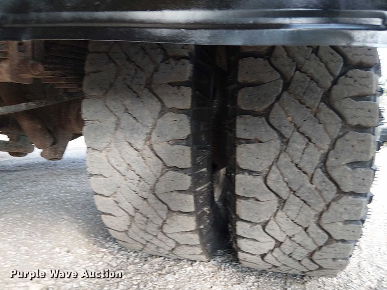 image for item EG8262 2018 Ford E450 Super Duty delivery truck