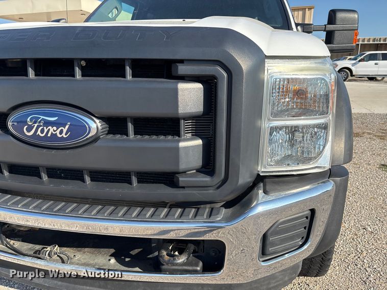 image for item EH4068 2011 Ford F550 Super Duty Crew Cab truck cab and chassis