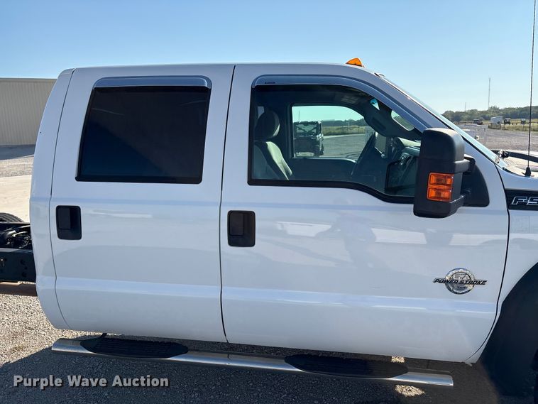 image for item EH4068 2011 Ford F550 Super Duty Crew Cab truck cab and chassis