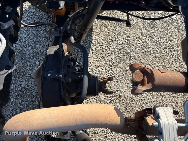 image for item EH4068 2011 Ford F550 Super Duty Crew Cab truck cab and chassis