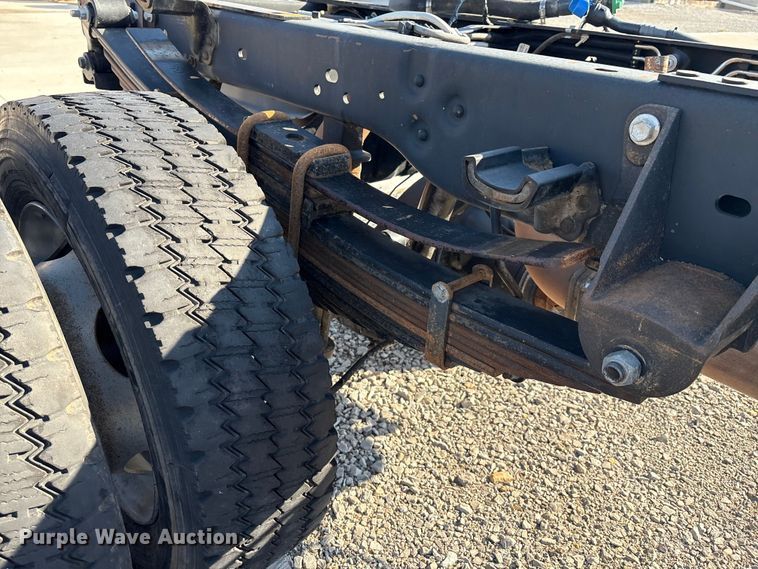 image for item EH4068 2011 Ford F550 Super Duty Crew Cab truck cab and chassis