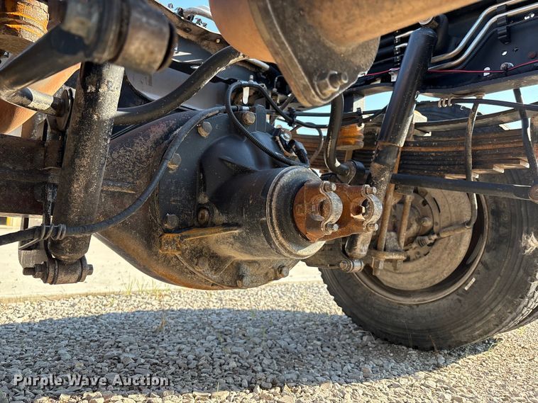 image for item EH4068 2011 Ford F550 Super Duty Crew Cab truck cab and chassis