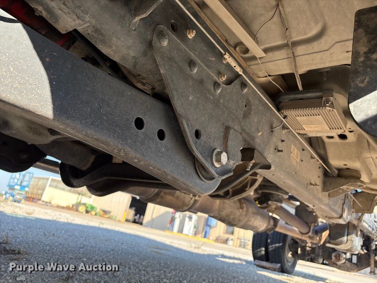 image for item EH4068 2011 Ford F550 Super Duty Crew Cab truck cab and chassis