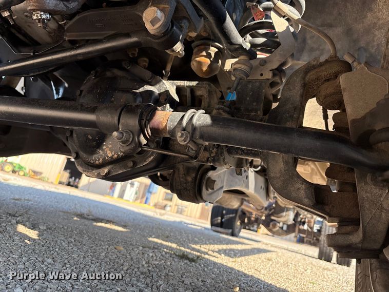 image for item EH4068 2011 Ford F550 Super Duty Crew Cab truck cab and chassis