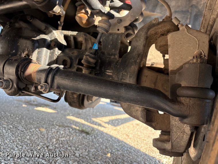 image for item EH4068 2011 Ford F550 Super Duty Crew Cab truck cab and chassis