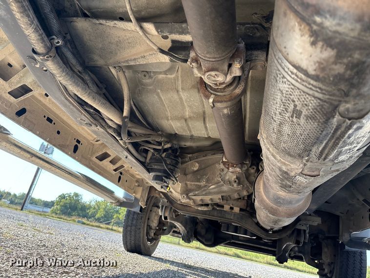 image for item EH4068 2011 Ford F550 Super Duty Crew Cab truck cab and chassis