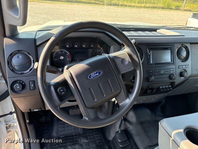 image for item EH4068 2011 Ford F550 Super Duty Crew Cab truck cab and chassis