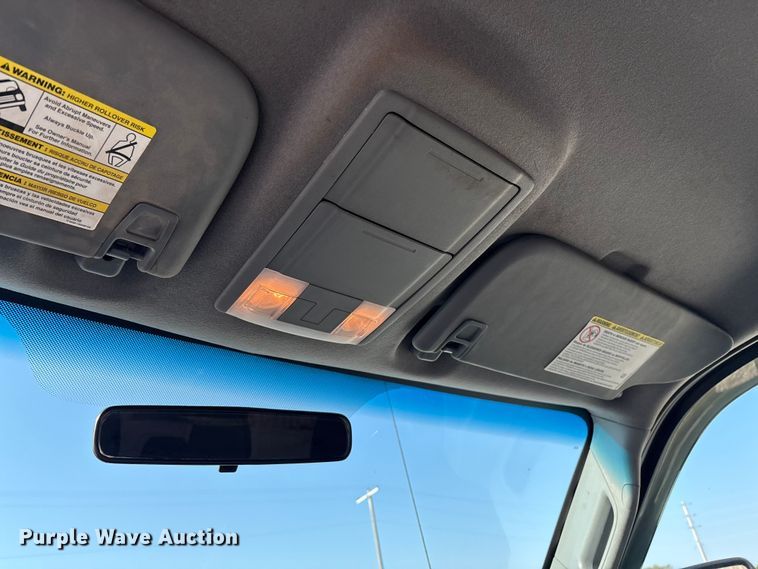 image for item EH4068 2011 Ford F550 Super Duty Crew Cab truck cab and chassis