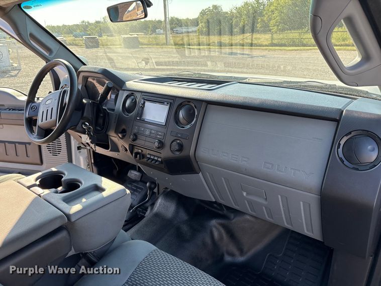 image for item EH4068 2011 Ford F550 Super Duty Crew Cab truck cab and chassis